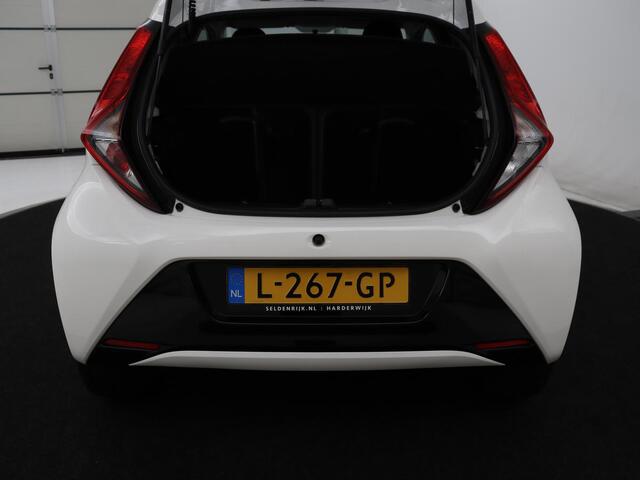 Toyota AYGO 1.0 VVT-i x-joy | Carplay | Camera | Cruise control | Climate control | Bluetooth | DAB