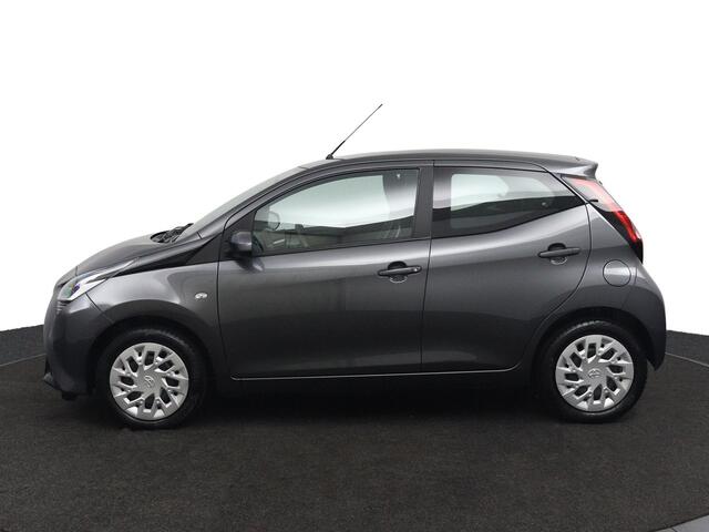Toyota AYGO 1.0 VVT-i x-play | Parkeercamera | Airco |