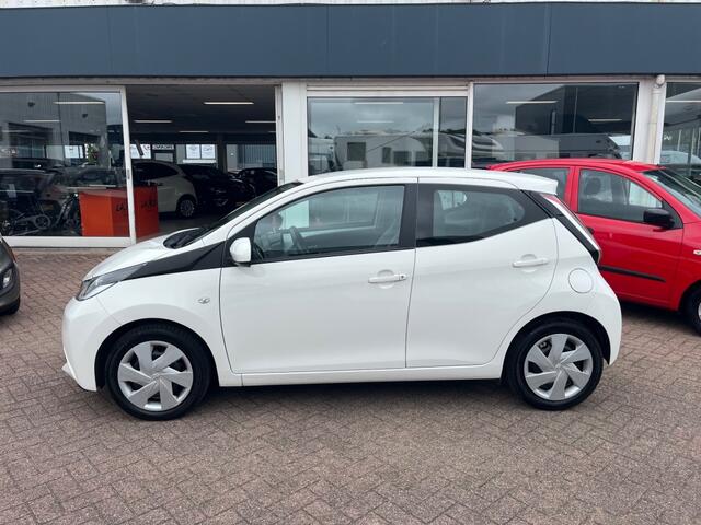 Toyota AYGO 1.0 VVT-i X-Play Airco Navigatie Bluet. CV