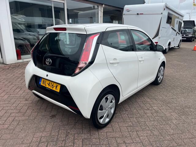 Toyota AYGO 1.0 VVT-i X-Play Airco Navigatie Bluet. CV