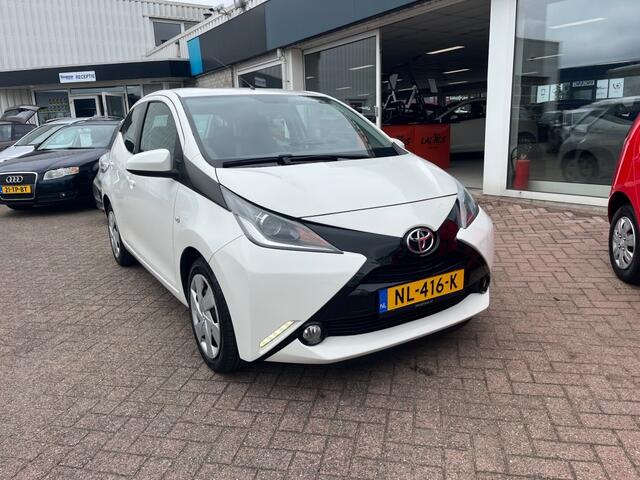 Toyota AYGO 1.0 VVT-i X-Play Airco Navigatie Bluet. CV