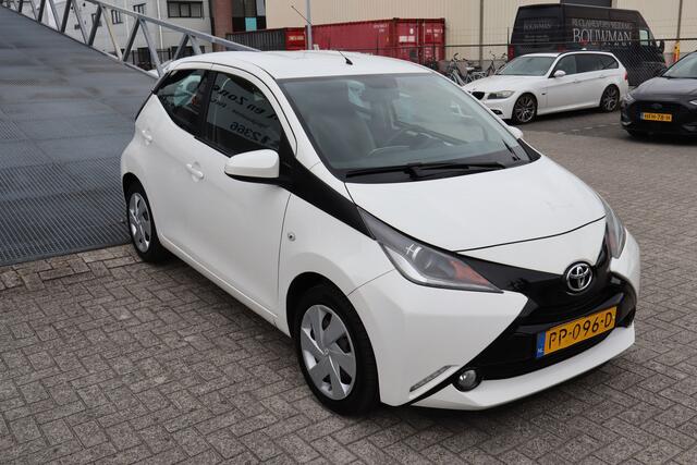 Toyota AYGO 1.0 VVT-i x-play Achteruitrijcamera/App connect/Airco/Orig. NL auto/Begrenzer