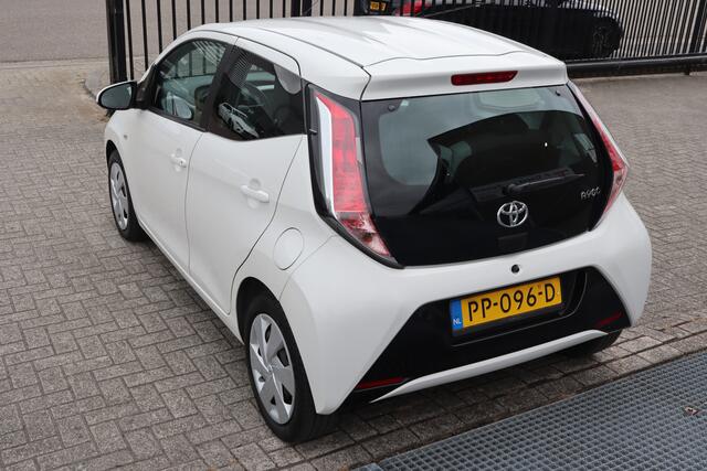 Toyota AYGO 1.0 VVT-i x-play Achteruitrijcamera/App connect/Airco/Orig. NL auto/Begrenzer