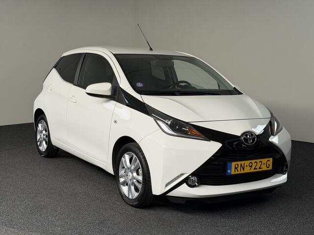 Toyota AYGO 1.0 VVT-i x-joy Automaat Climate Contr./ Camera / Carplay / LM Velgen / IHV Stoel/ 29-12-2017