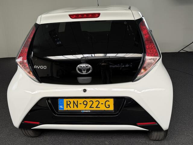 Toyota AYGO 1.0 VVT-i x-joy Automaat Climate Contr./ Camera / Carplay / LM Velgen / IHV Stoel/ 29-12-2017