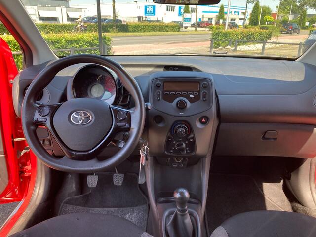 Toyota AYGO 1.0 VVT-i 5Drs x-fun. Nw APK. Airconditioning. bouwjaar 2017