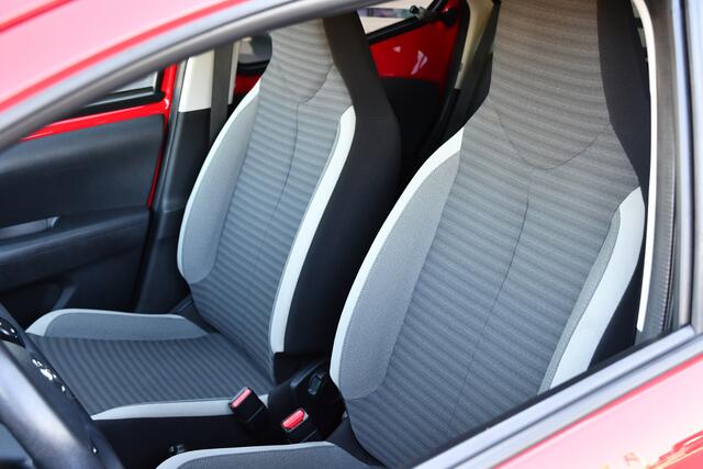 Toyota AYGO 1.0 VVT-i x-joy 5-deurs 72pk | Climate Control | Lichtmetalen velgen 15" | Achteruitrijcamera |