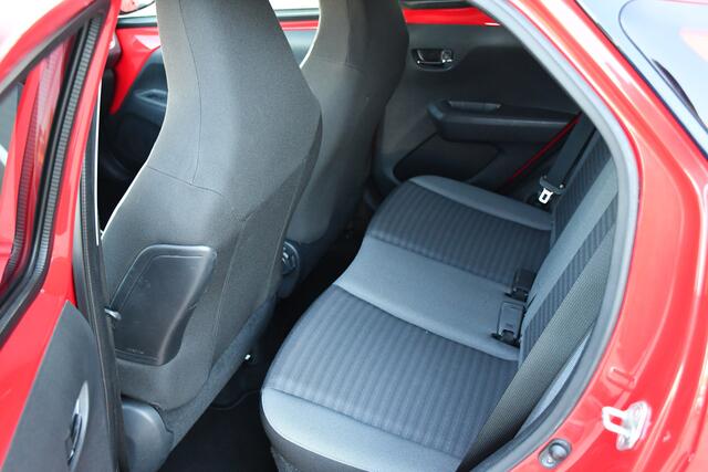 Toyota AYGO 1.0 VVT-i x-joy 5-deurs 72pk | Climate Control | Lichtmetalen velgen 15" | Achteruitrijcamera |