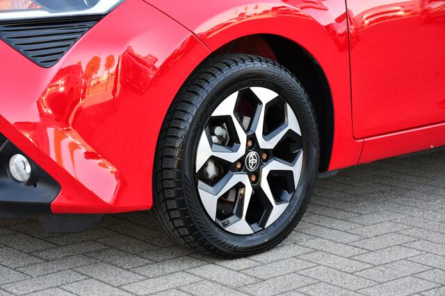 Toyota AYGO 1.0 VVT-i x-joy 5-deurs 72pk | Climate Control | Lichtmetalen velgen 15" | Achteruitrijcamera |