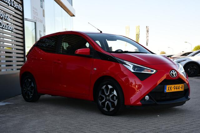 Toyota AYGO 1.0 VVT-i x-joy 5-deurs 72pk | Climate Control | Lichtmetalen velgen 15" | Achteruitrijcamera |