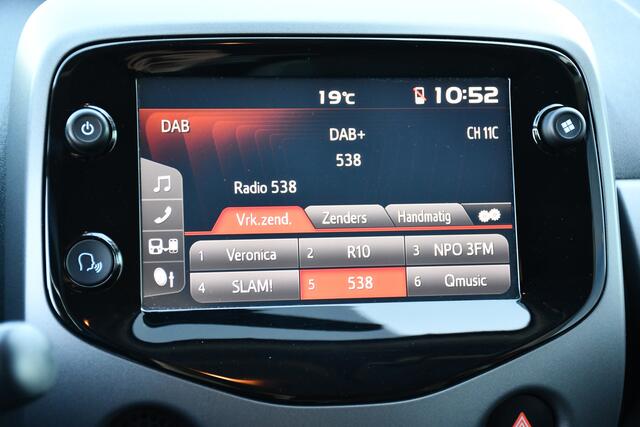 Toyota AYGO 1.0 VVT-i x-joy 5-deurs 72pk | Climate Control | Lichtmetalen velgen 15" | Achteruitrijcamera |