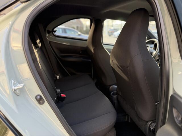 Toyota AYGO X 1.0 VVT-i MT Pulse | GEEN AFLEVERKOSTEN | Apple/Android, Cruise control, Lichtmetalen velgen 17", Voorstoelen verwarmd