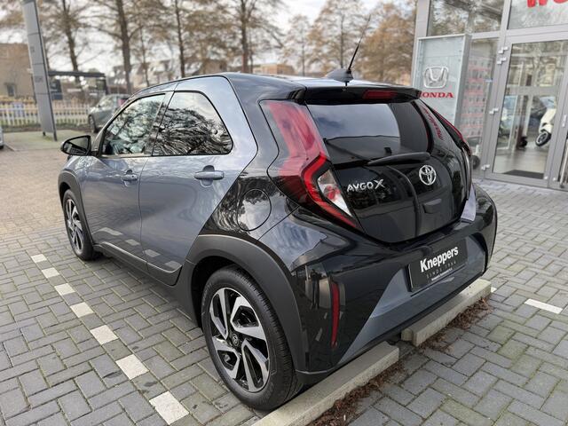 Toyota AYGO X 1.0 VVT-i MT Pulse | GEEN AFLEVERKOSTEN | Apple/Android, Cruise control, Lichtmetalen velgen 17", Voorstoelen verwarmd