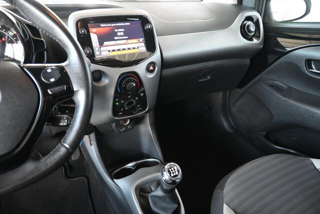 Toyota AYGO 1.0 VVT-i x-play limited Airco LED Carplay 1e Eigenaar Goed Onderhouden! Inruil Mogelijk!