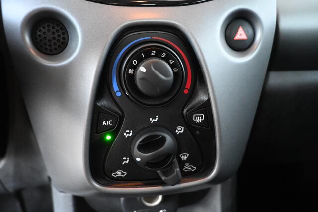 Toyota AYGO 1.0 VVT-i x-play limited Airco LED Carplay 1e Eigenaar Goed Onderhouden! Inruil Mogelijk!