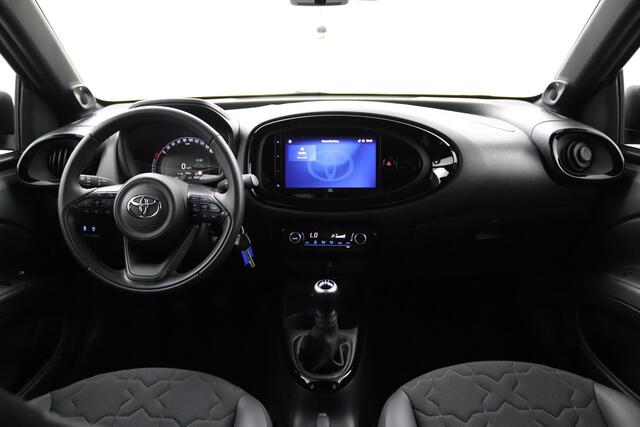 Toyota AYGO X 1.0 VVT-i MT Envy | Cardamon Green metallic / zwart dak | navigatiesysteem full map | JBL-audio installatie premium |