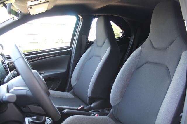 Toyota AYGO X 1.0 VVT-i MT First | Rijklaar | Stoelverw. | Apple/Android | Clima | Adap. cruise