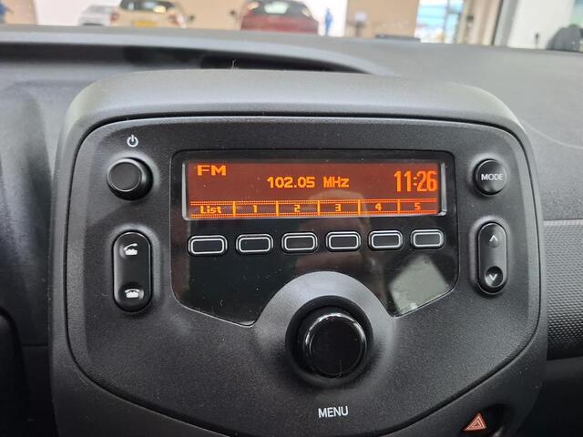 Toyota AYGO 1.0 VVT-i x-Fun Airconditioning Bluetooth LED 5drs NL-Auto Dealeronderhouden