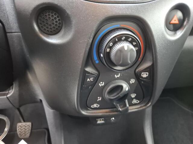 Toyota AYGO 1.0 VVT-i x-Fun Airconditioning Bluetooth LED 5drs NL-Auto Dealeronderhouden