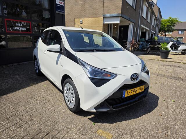 Toyota AYGO 1.0 VVT-i x-play limited Airco/ Apple carplay/ Camera/ LED