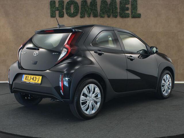 Toyota AYGO X Hybrid 115 play - NIEUW MODEL - DIRECT UIT VOORRAAD LEVERBAAR - APPLE CARPLAY/ ANDROID AUTO - CLIMATE CONTROL - ADAPTIEVE CRUISE CONTROL - 17 INCH WIELEN - LICHTSENSOR - DIGITAAL DASHBOARD - CAMERA -