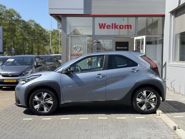 Toyota AYGO X Hybrid 115 Play + Go Pack Lichtmetalen velgen, Voorstoelen verwarmd, Cruise control, Climate control, Achteruitrijcamera