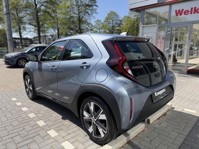 Toyota AYGO X Hybrid 115 Play + Go Pack Lichtmetalen velgen, Voorstoelen verwarmd, Cruise control, Climate control, Achteruitrijcamera