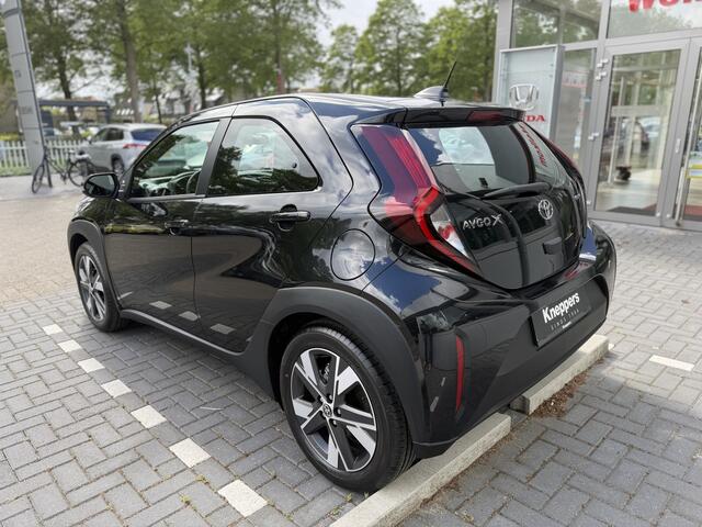 Toyota AYGO X Hybrid 115 Play + Go Pack Lichtmetalen velgen, Voorstoelen verwarmd, Cruise control, Climate control, Achteruitrijcamera