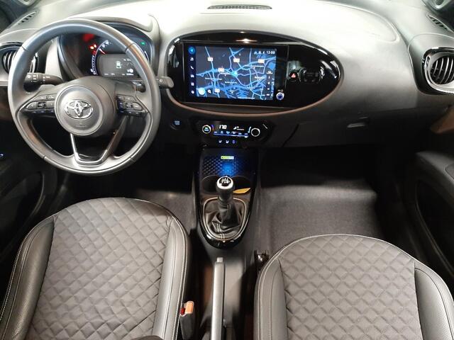 Toyota AYGO X 1.0 VVT-i MT Premium | Dealer onderhouden | JBL | Parkeersensoren | Stoelverwarming | Draadloze telefoonlader | Keyless Entry/Start |