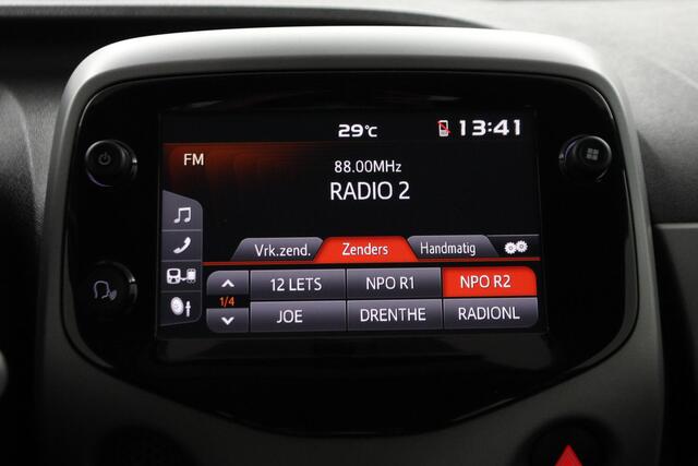 Toyota AYGO 1.0 VVT-i x-play limited | Airco | Achteruitrijcamera | Bluetooth telefonie en muziek streaming |