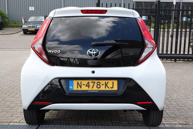 Toyota AYGO 1.0 VVT-i x-joy automaat! Apple carplay/Achteruitrijcamera/Climate control/DAB Radio/Licht metalen velgen