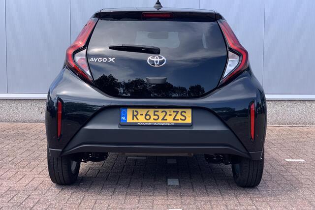 Toyota AYGO X 1.0 VVT-i MT first | Camera | Apple Carplay |