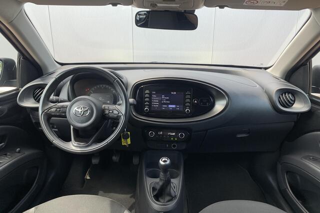 Toyota AYGO X 1.0 VVT-i MT first | Camera | Apple Carplay |