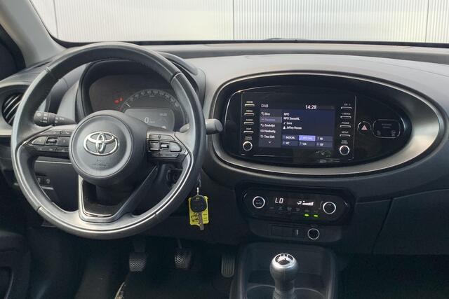Toyota AYGO X 1.0 VVT-i MT first | Camera | Apple Carplay |
