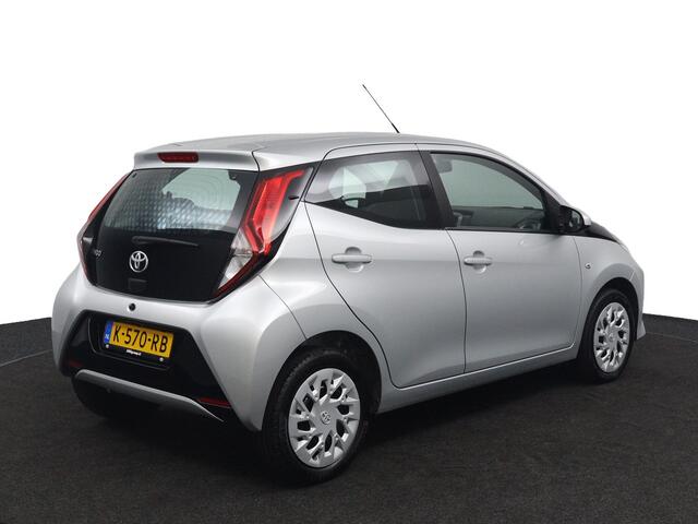 Toyota AYGO 1.0 VVT-i x-play | Achteruitrijcamera | Apple Carplay | Led Verlichting |