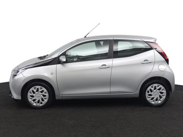 Toyota AYGO 1.0 VVT-i x-play | Achteruitrijcamera | Apple Carplay | Led Verlichting |