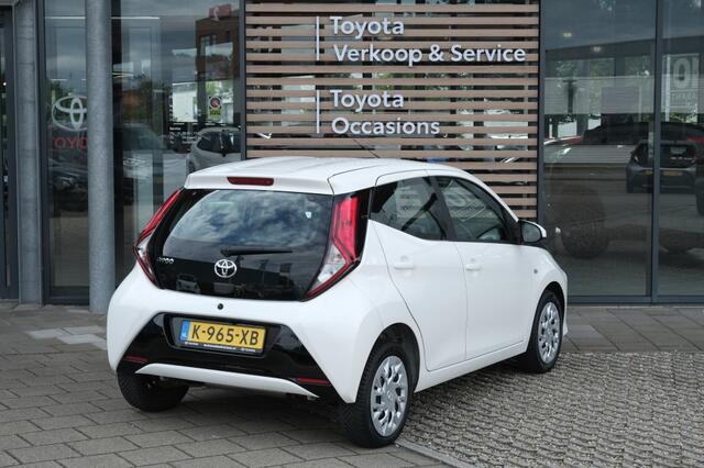 Toyota AYGO 1.0 VVT-i x-play MT | Achteruitrijcamera | Toerenteller | Smartp