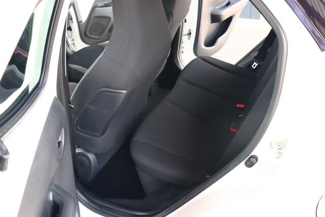 Toyota AYGO 1.0 VVT-i x-fun O.a: Radio, USB, Bluetooth, Airco, C.V., Rijklaar, Etc. All-in prijs!