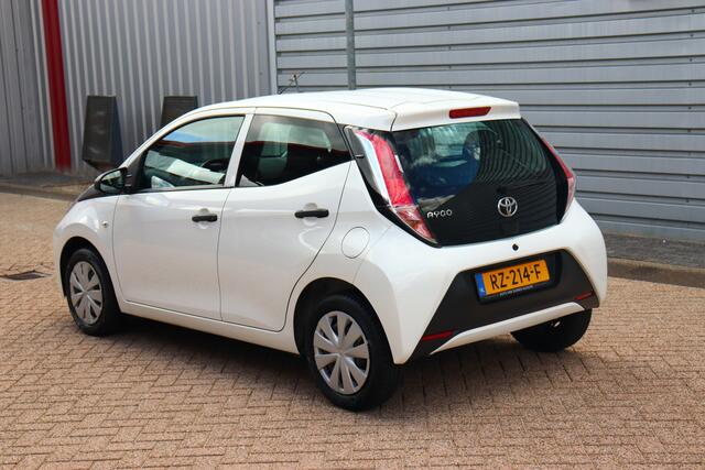 Toyota AYGO 1.0 VVT-i x-fun O.a: Radio, USB, Bluetooth, Airco, C.V., Rijklaar, Etc. All-in prijs!