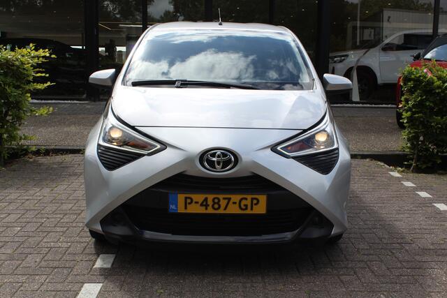 Toyota AYGO 1.0 VVT-i x-play | Rijklaar | Apple/Android | ''Trekhaak'' | PDC | DAB+ | Bluetooth | Camera | Airco | 5-Drs
