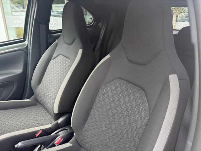 Toyota AYGO X 1.0 VVT-i MT Pulse Bi-tone | Carplay | All Seasons