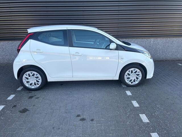 Toyota AYGO 1.0 VVT-i x-play, NAP, cruise control, camera