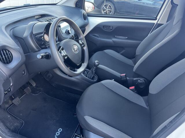 Toyota AYGO 1.0 VVT-i x-fun Airco Radio Bluetooth 1e Eigenaar Dealer onderhouden NL auto