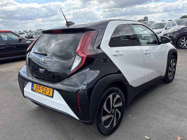 Toyota AYGO X 1.0 VVT-i S-CVT Pulse Automaat, NL-auto, Lichtmetalen velgen, LED, Achteruitrijcamera, Navigatie, Privacy glass