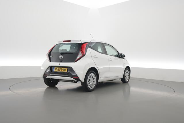 Toyota AYGO 1.0 VVT-i x-play | Achteruitrijcamera | Apple CarPlay & Android Auto | DAB | Airco | 15" velgen | Elek. Ramen V.