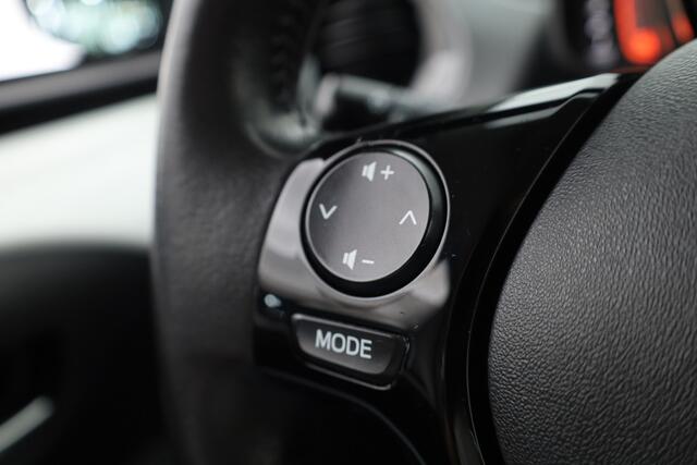 Toyota AYGO 1.0 VVT-i x-play | Achteruitrijcamera | Apple CarPlay & Android Auto | DAB | Airco | 15" velgen | Elek. Ramen V.