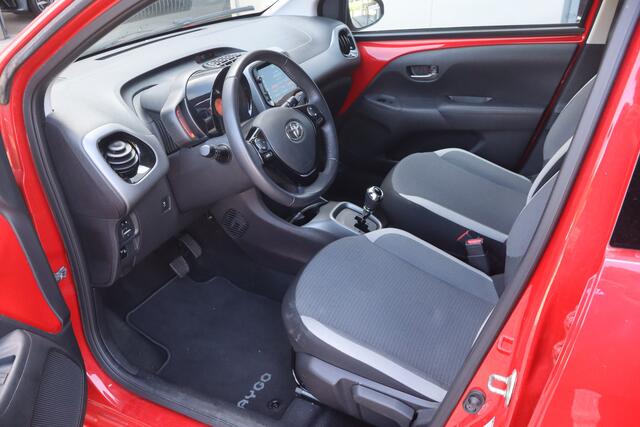 Toyota AYGO 1.0 VVT-i x-joy - NL- Auto!! Camera I Climate I Navi