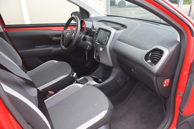 Toyota AYGO 1.0 VVT-i x-joy - NL- Auto!! Apple I Camera I Climate