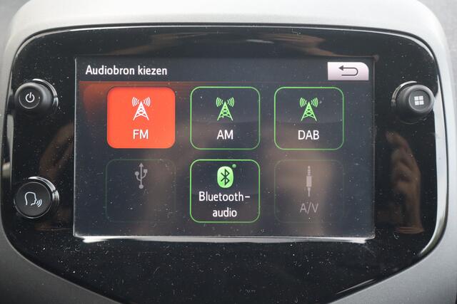 Toyota AYGO 1.0 VVT-i x-joy - NL- Auto!! Apple I Camera I Climate