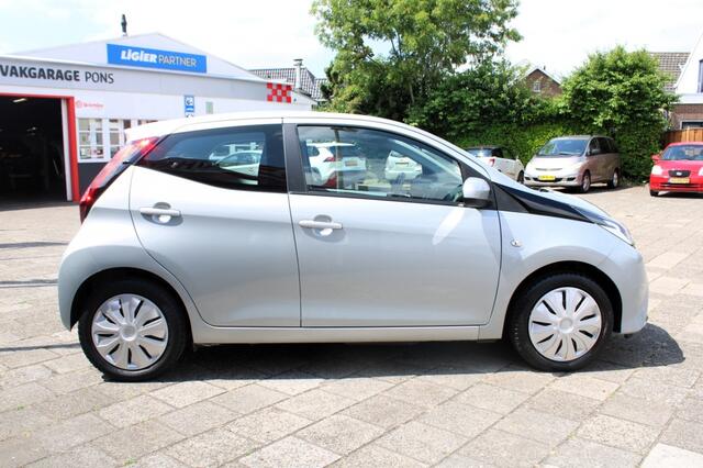 Toyota AYGO 1.0 VVT-i x-play